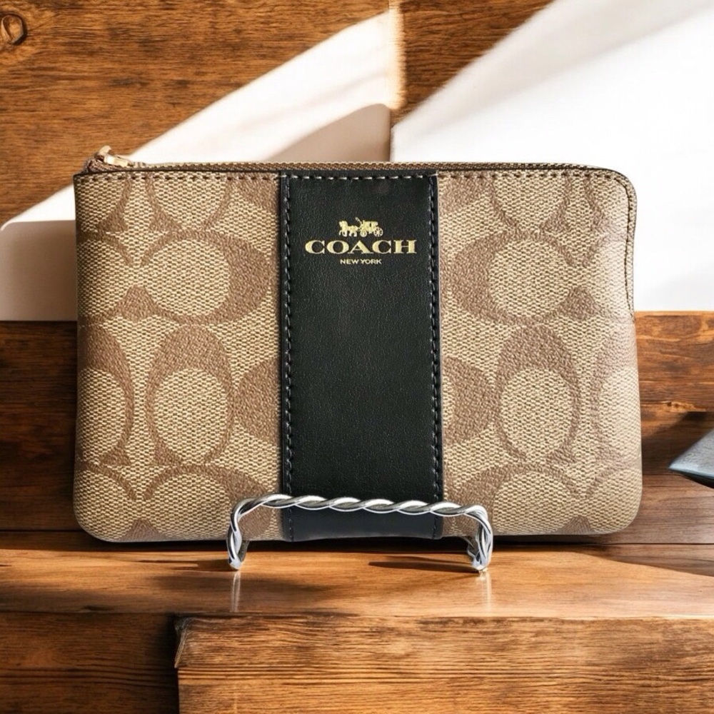 🆕 Coach Cross Zip Wristlet - Picture 2 of 7